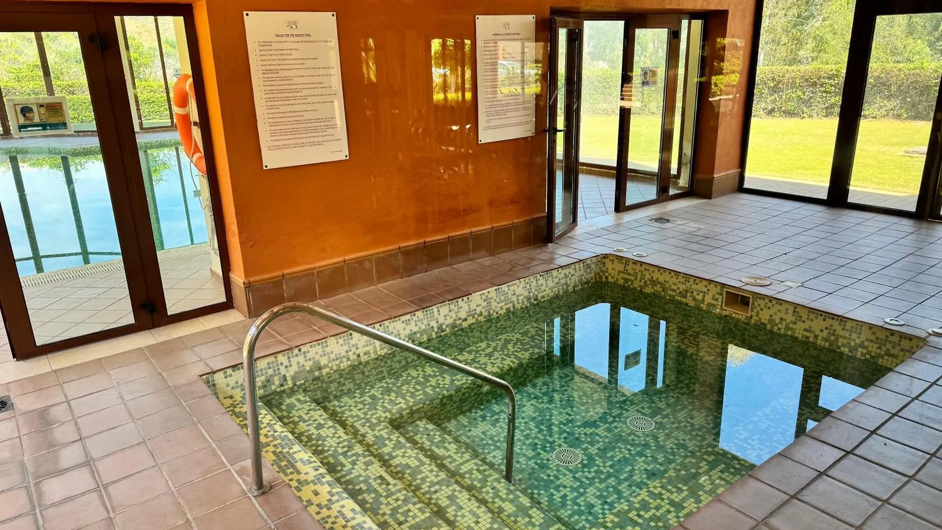 エステポナPiso De Lujo Golf Y Playaアパートメント エステポナ